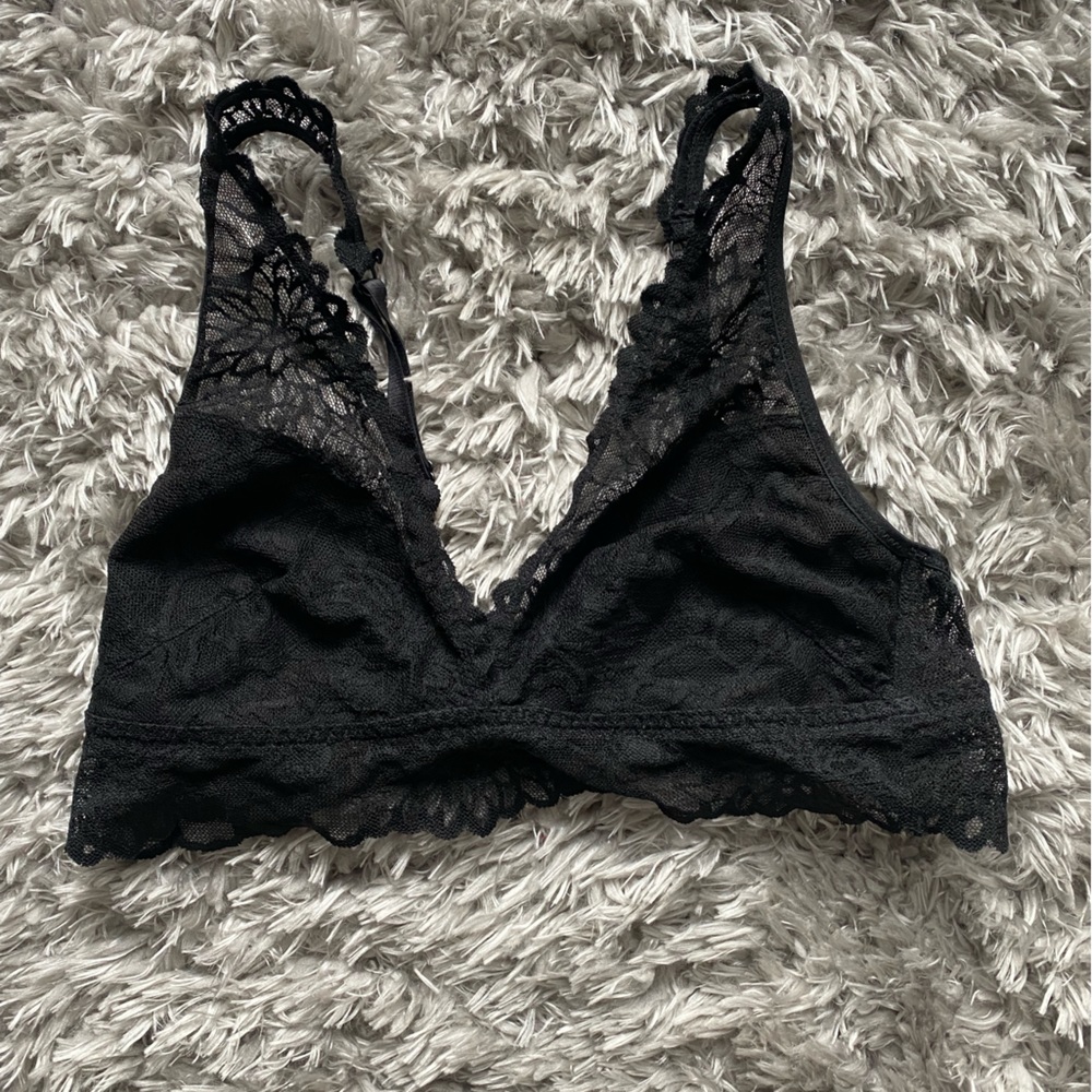 Black Lace Victoria’s Secret PINK Bralette (M)